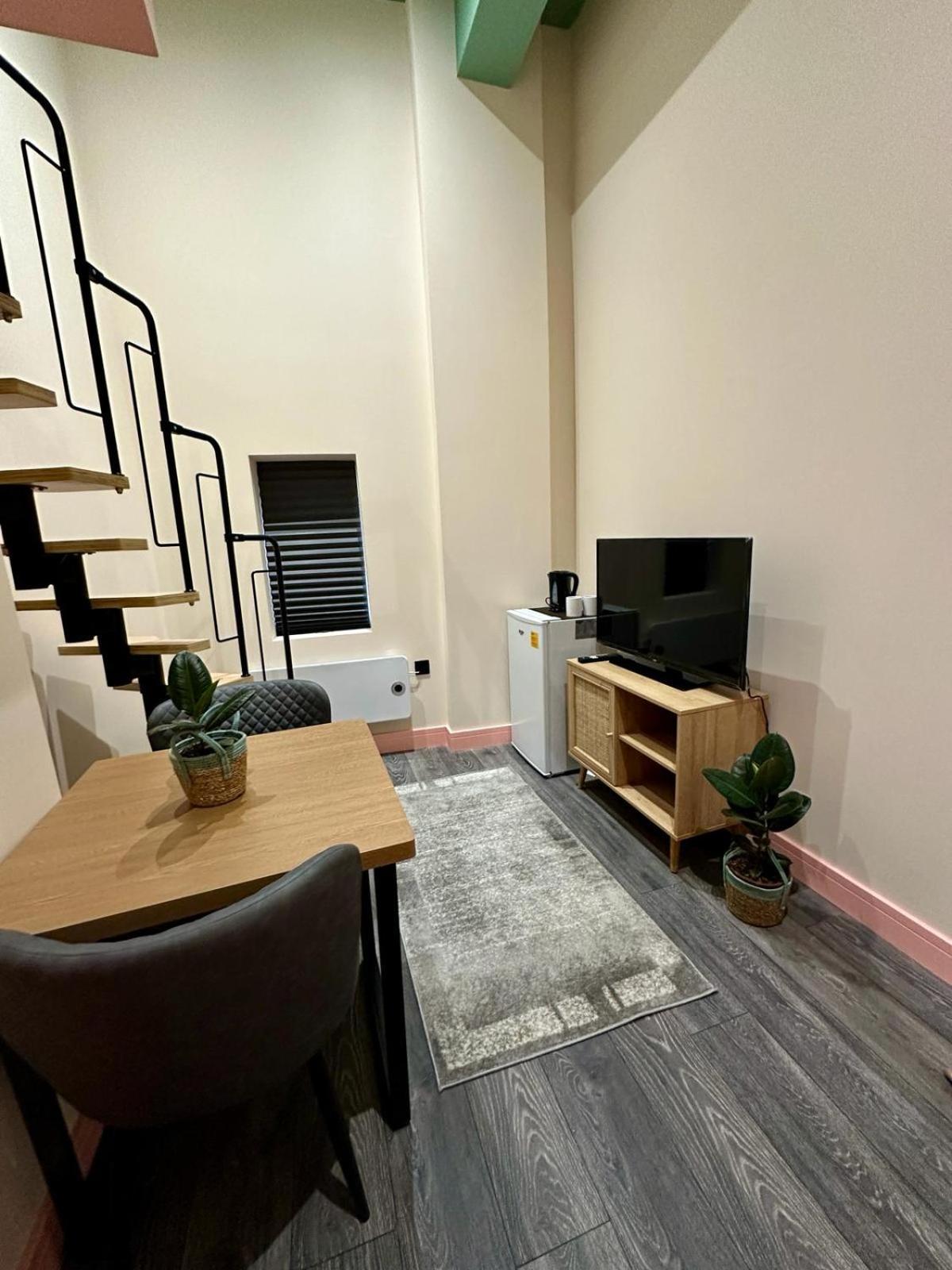 Cozy En-Suite Loft In Trendy Local 런던 외부 사진