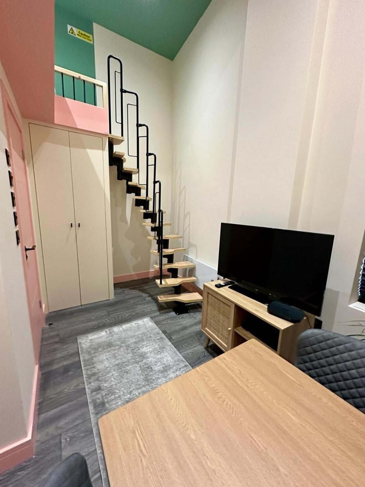 Cozy En-Suite Loft In Trendy Local 런던 외부 사진