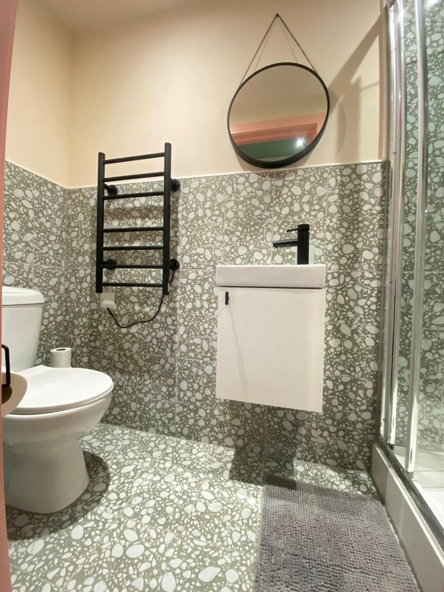 Cozy En-Suite Loft In Trendy Local 런던 외부 사진